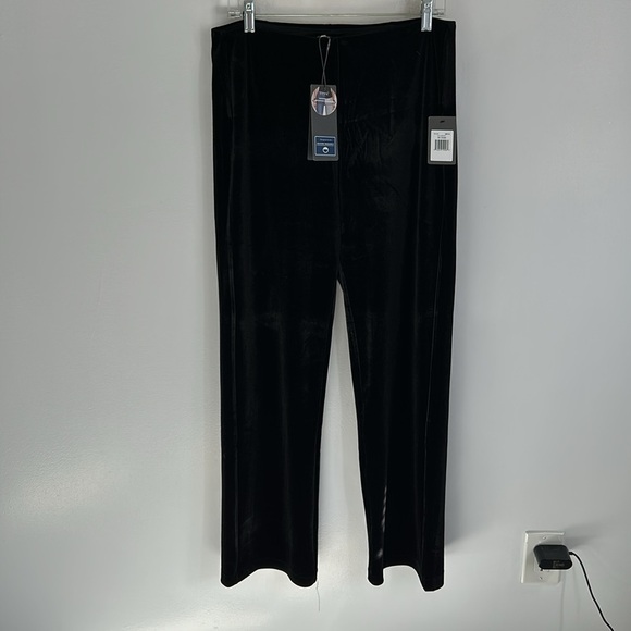 Lysse Black Velvet Pants - Picture 4 of 13